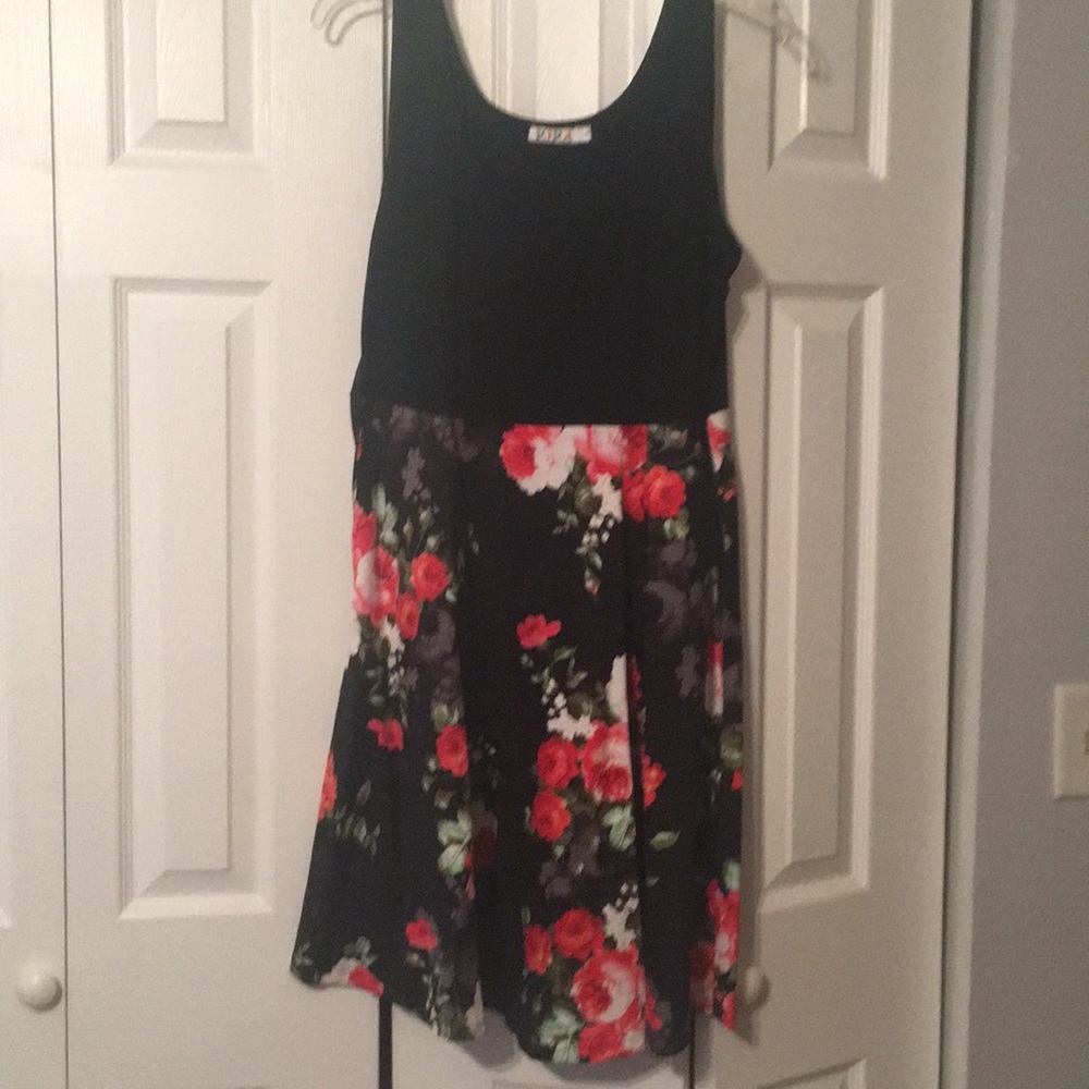 Sweet Black and red floral dress